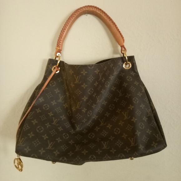 Louis Vuitton Handbags - LV Artsy🫶